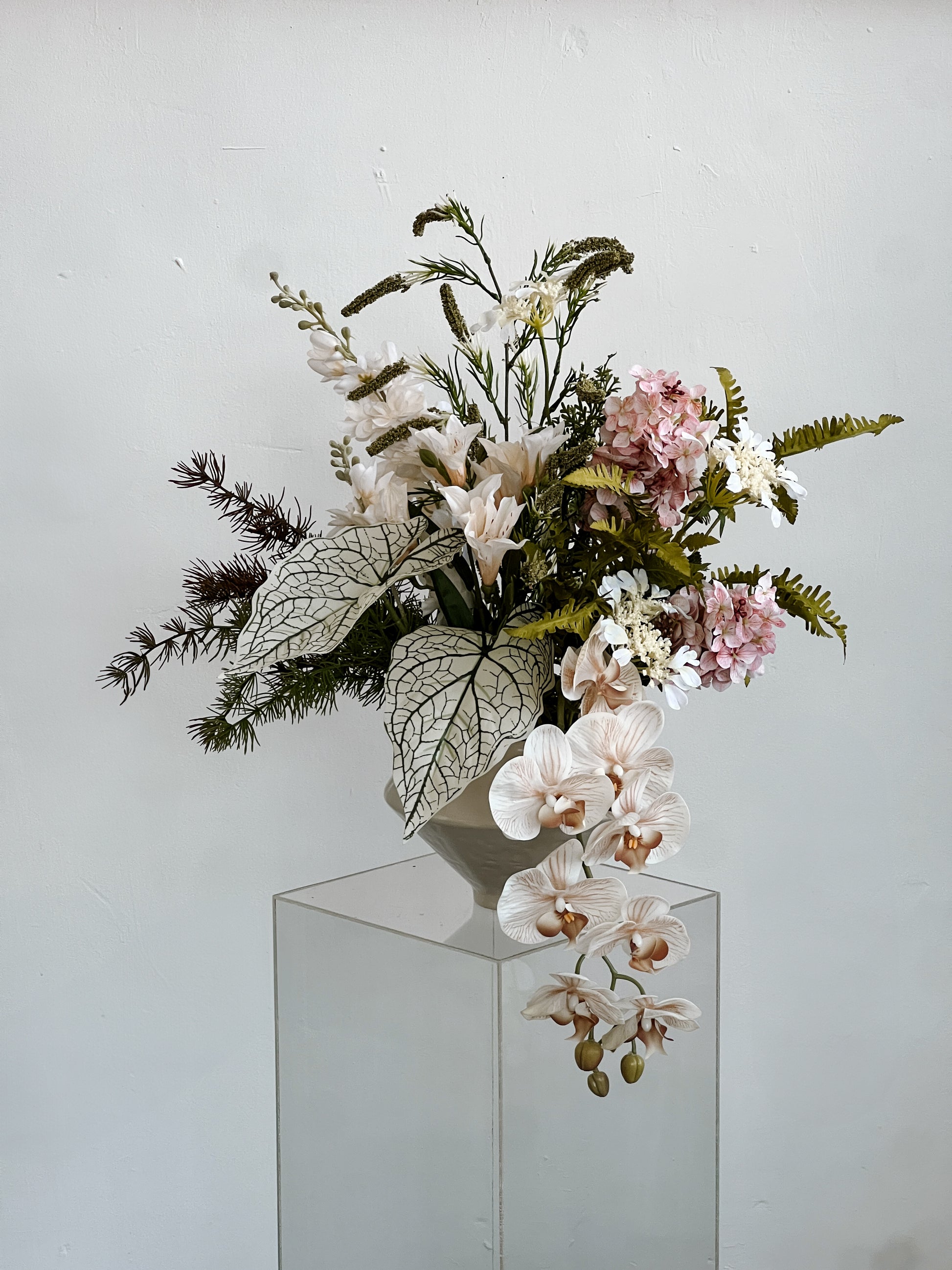 Soft Sonata (Artificial Flowers Vase)