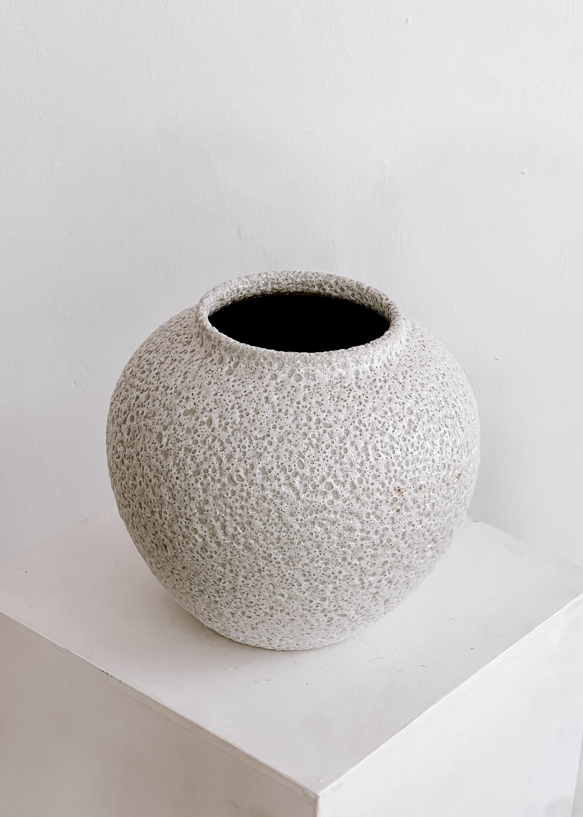 Luna Foam Vase (Round)