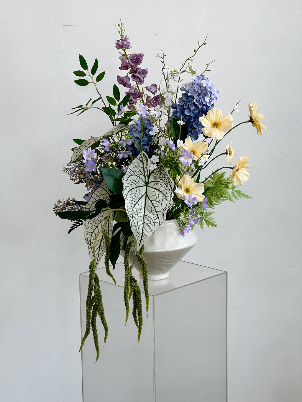 Whispers of Everleigh (Artificial Flowers Vase)