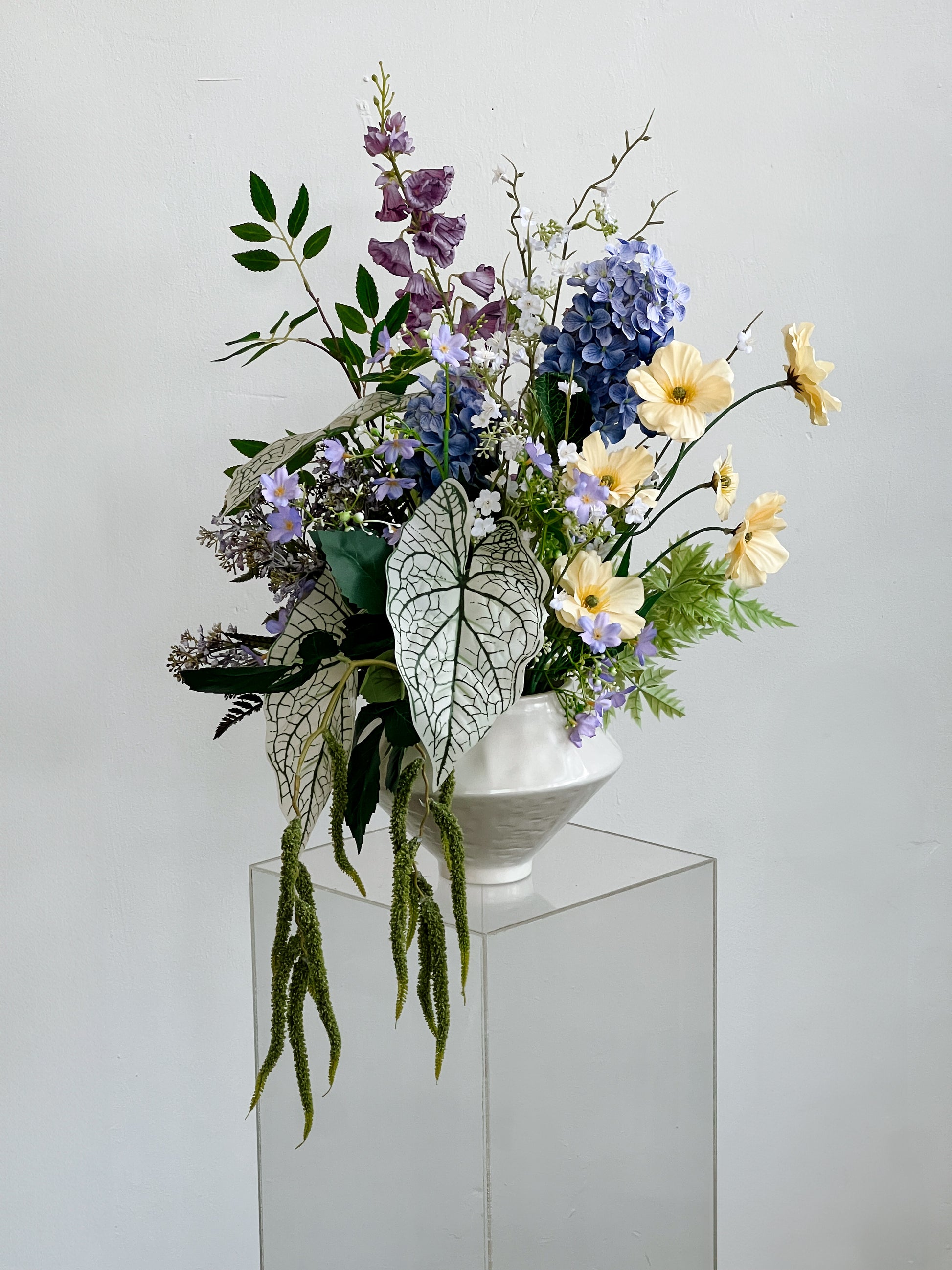 Whispers of Everleigh (Artificial Flowers Vase)