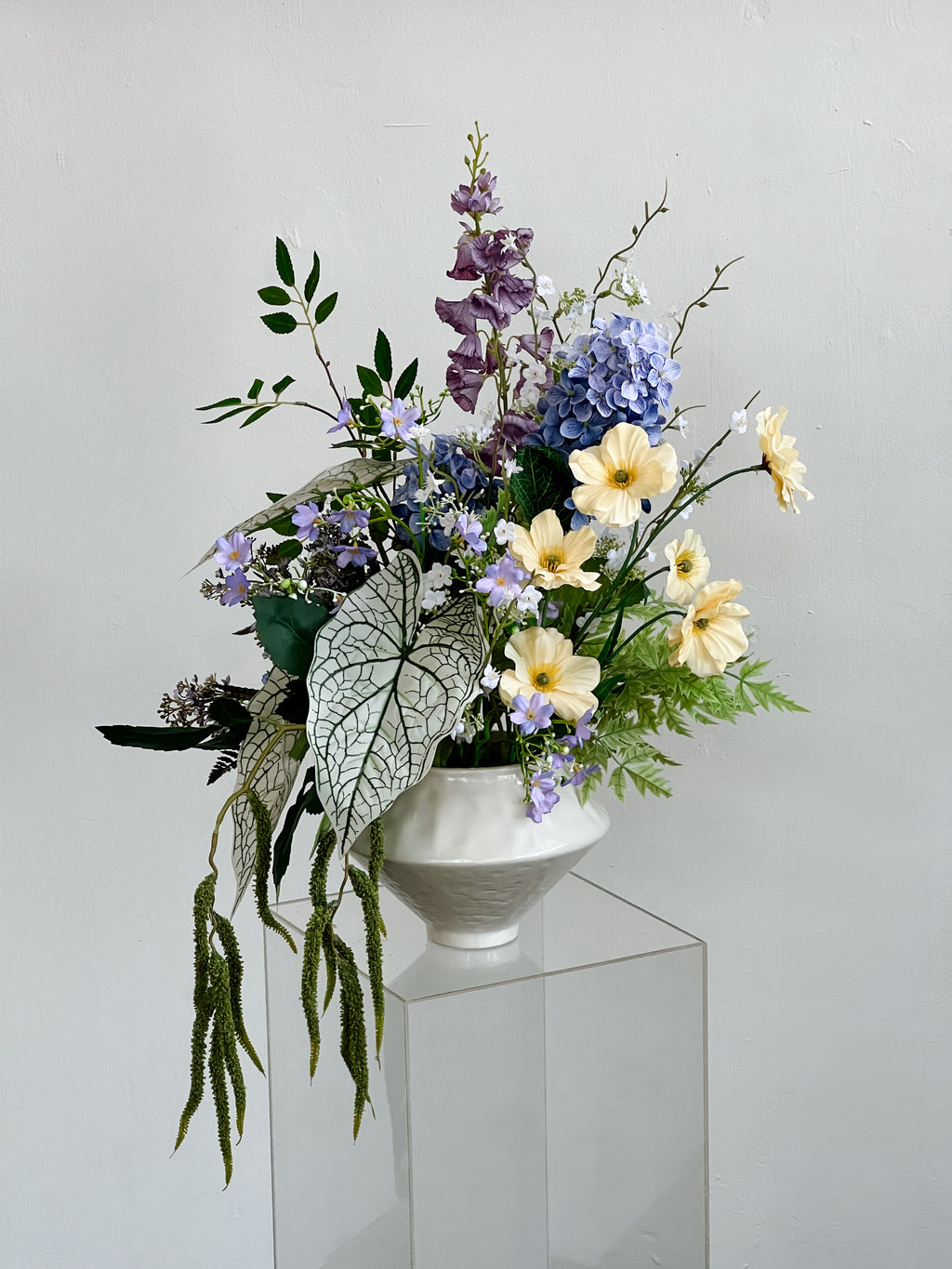 Whispers of Everleigh (Artificial Flowers Vase)
