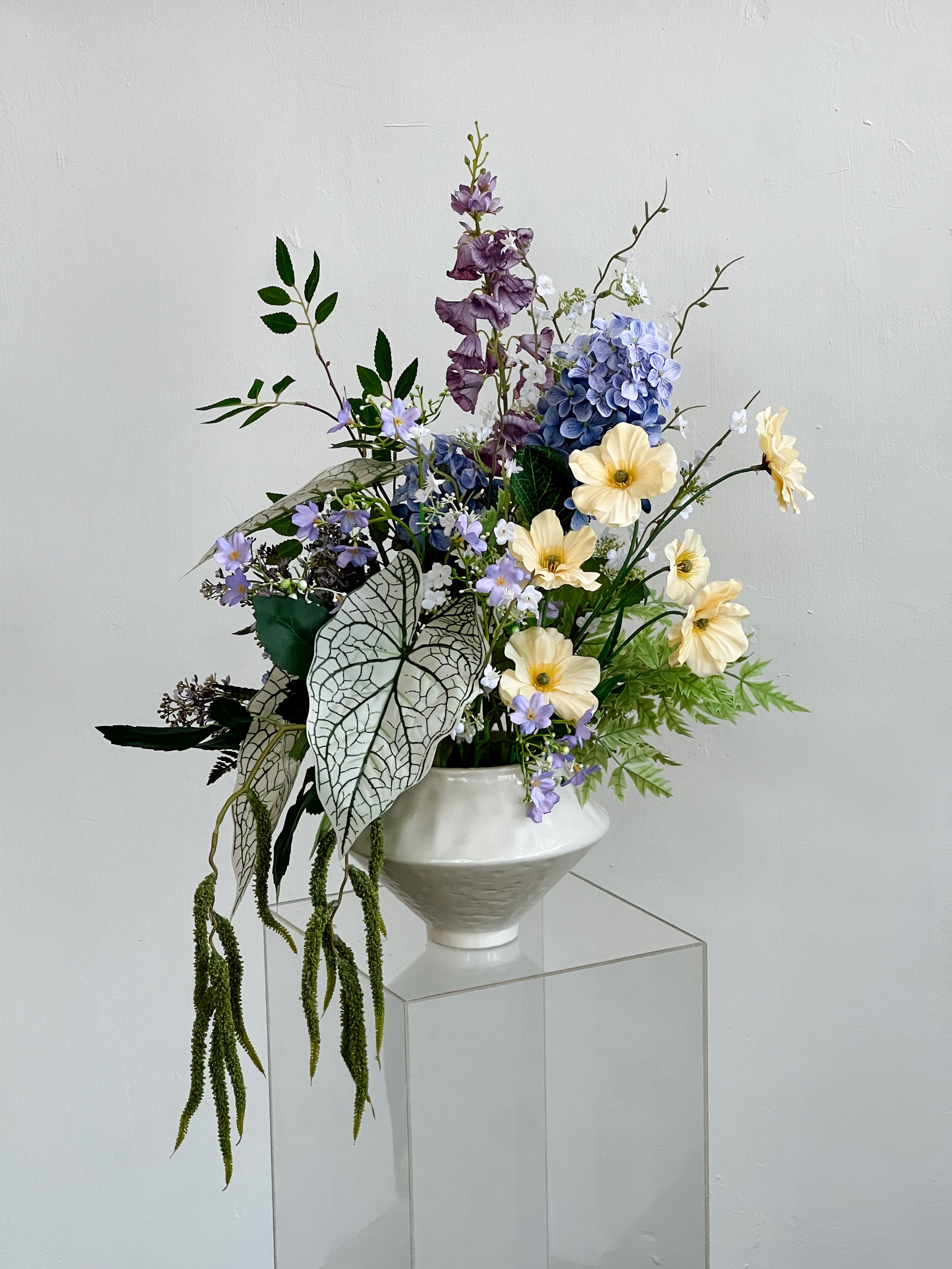 Whispers of Everleigh (Artificial Flowers Vase)