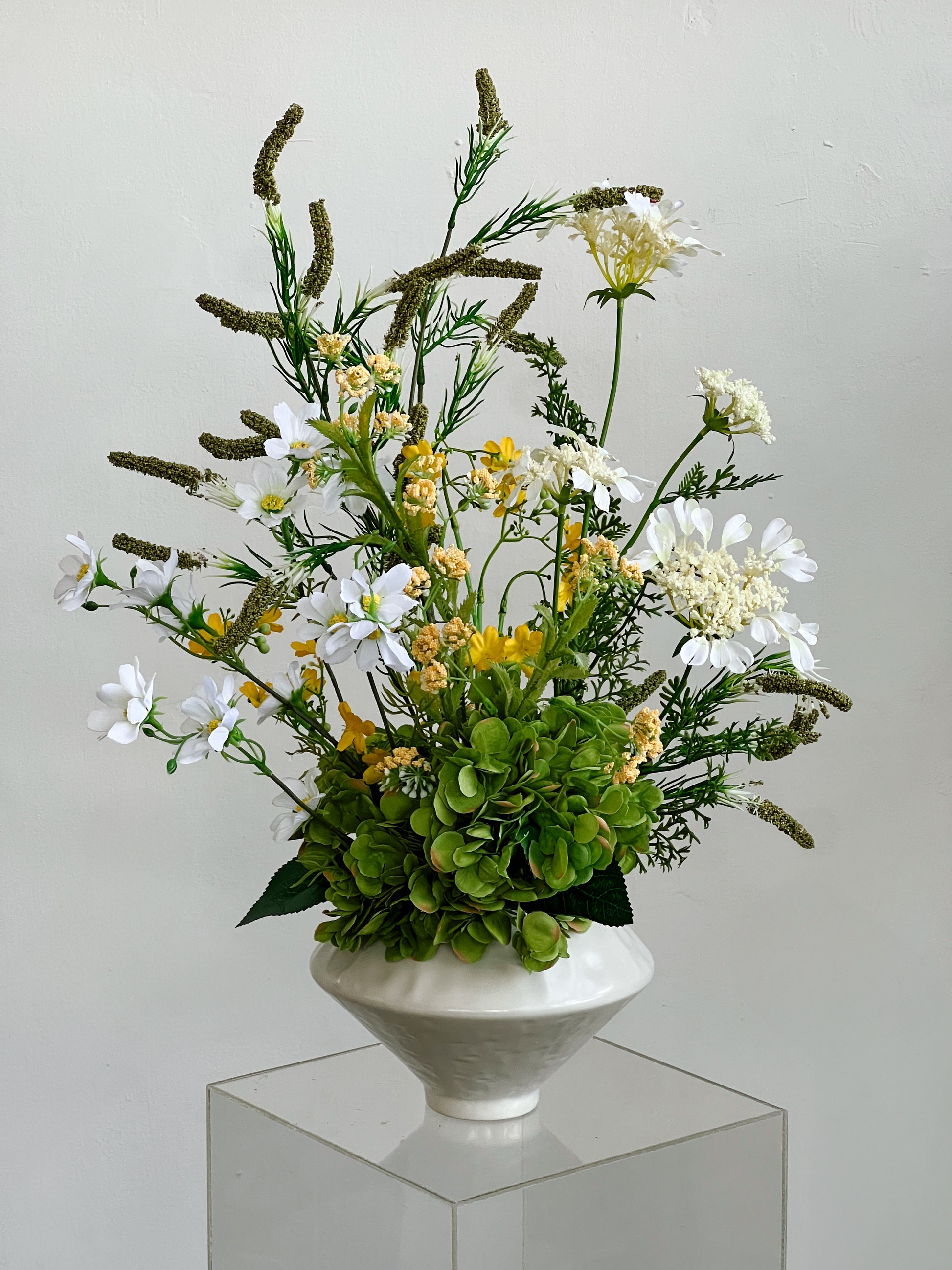 Golden Grove (Artificial Flowers Vase)