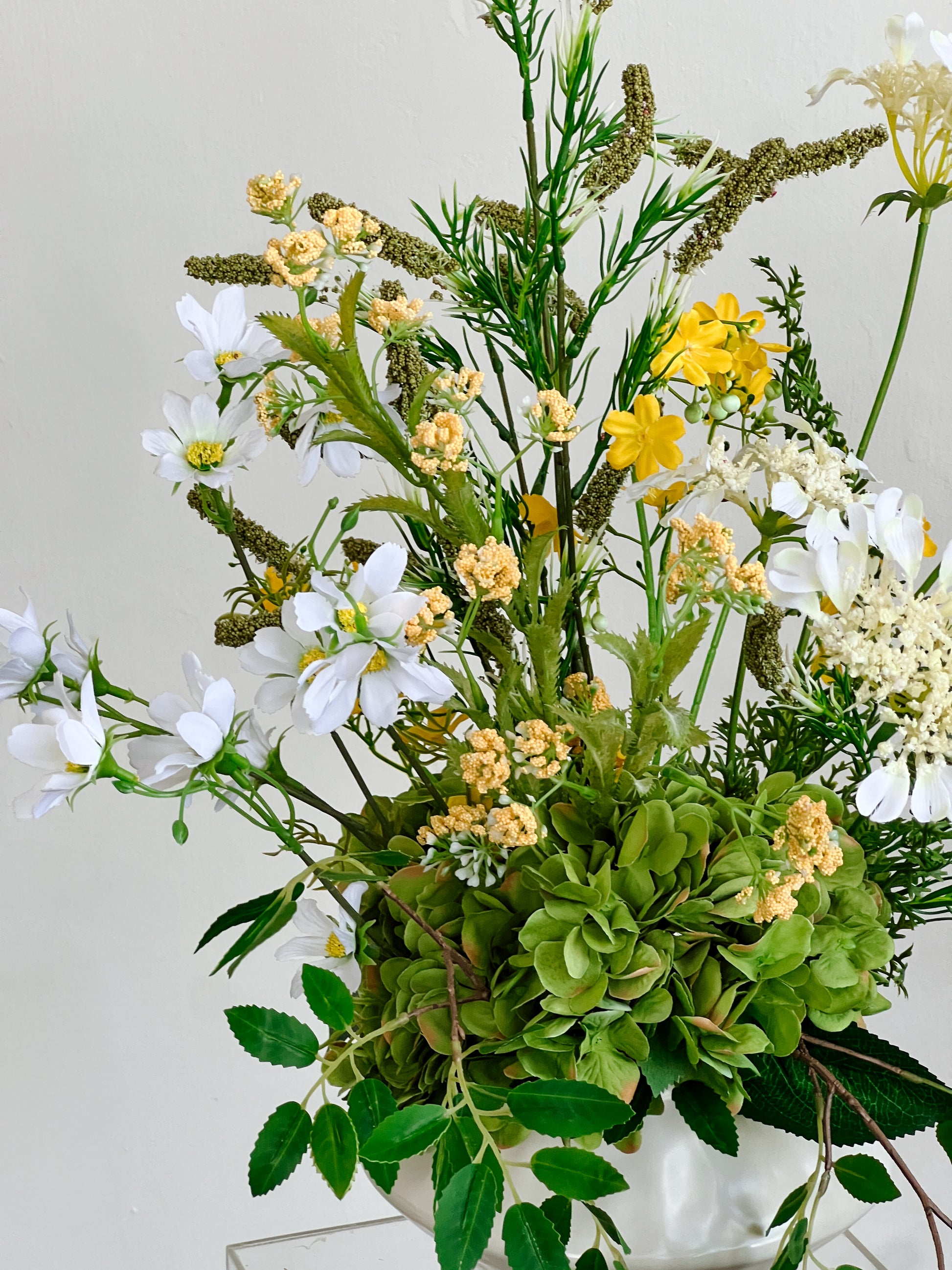 Golden Grove (Artificial Flowers Vase)