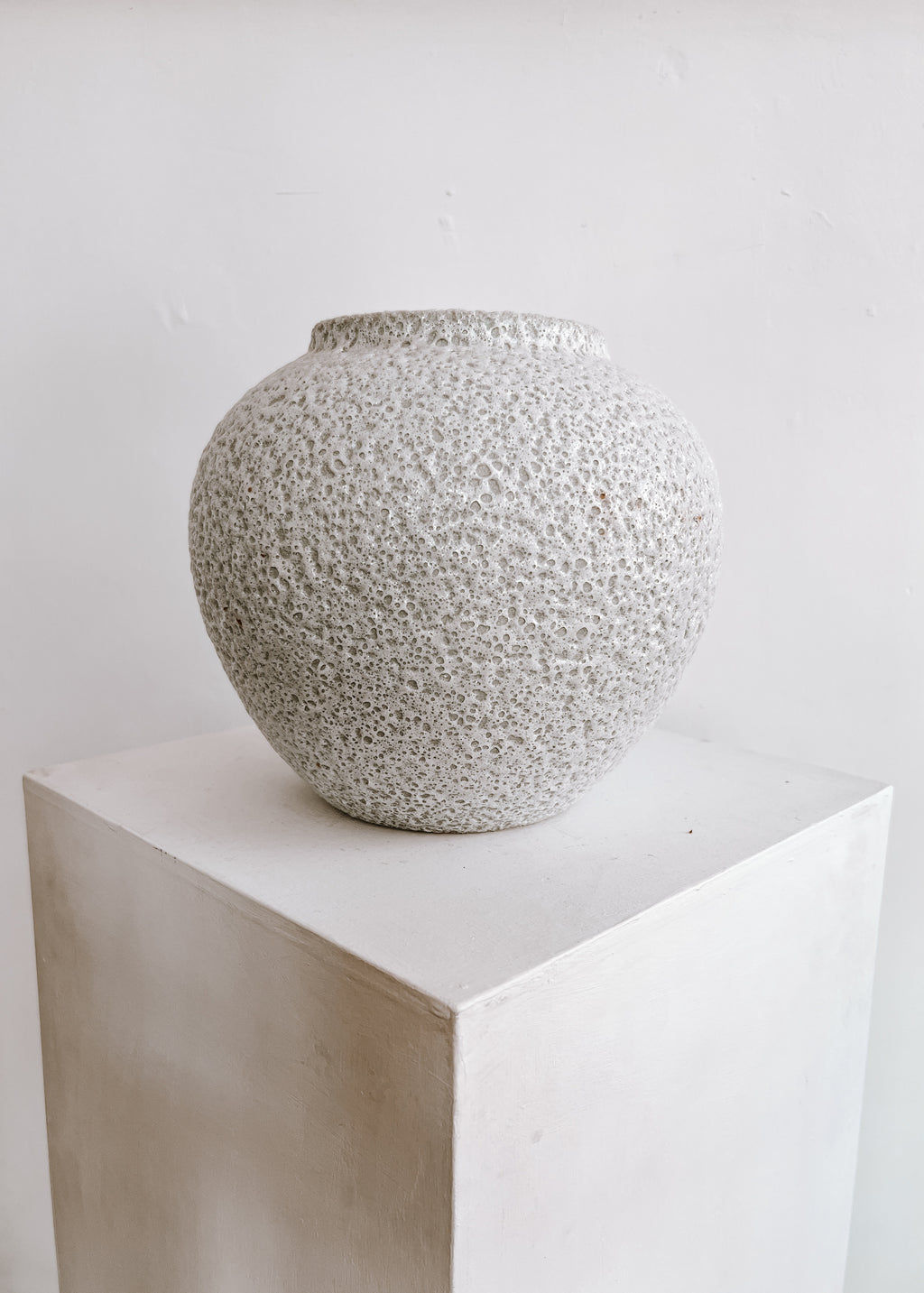 Luna Foam Vase (Round)
